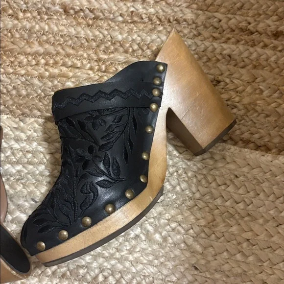 Ulla Johnson Black Floral Clogs with Wooden Heel - Picture 5 of 6